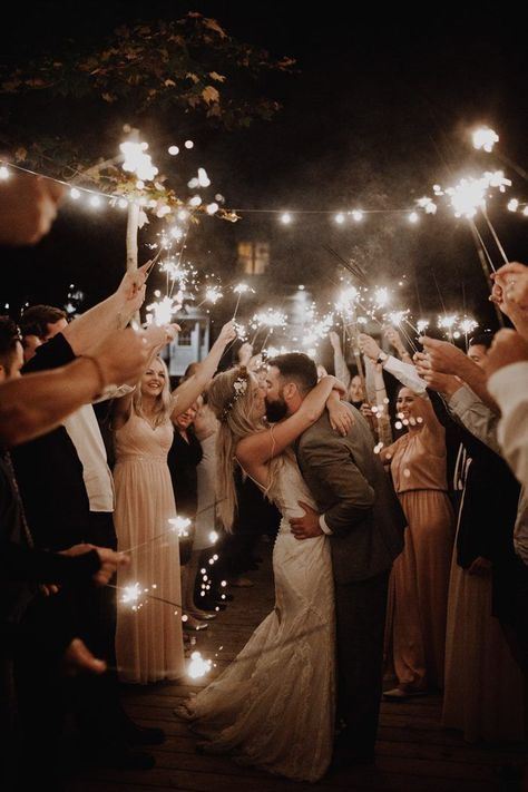 Sparkler Wedding Exit, Sparkler Wedding, Sparkler Exit Wedding, Wedding Exit, Wedding Portrait Poses, Wedding Send Off, Creative Wedding Photo, Wedding Exits, Oahu Wedding