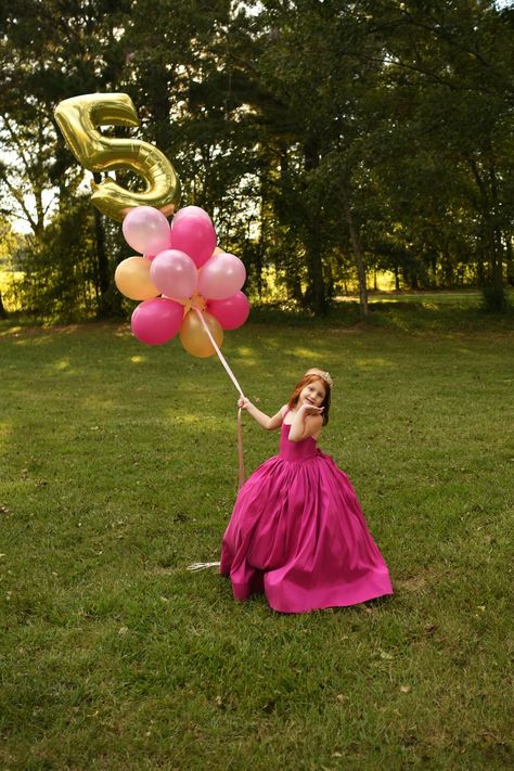 Disney Princess Birthday Photoshoot, 6 Year Birthday Picture Ideas, Five Year Old Birthday Photoshoot, Birthday Photoshoot Ideas 6 Year, Royal Photo Shoot Ideas, Girl 5th Birthday Photoshooting Ideas, Princess Birthday Photoshoot Photo Ideas, Girl Birthday Photoshooting Outdoor, Princess Photoshoot Ideas Kids