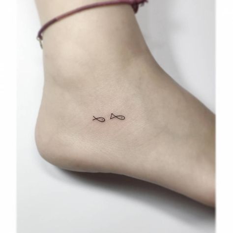 Small Fish Tattoos, Simbolos Tattoo, Minimalist Tattoo Small, Tiny Fish, Pisces Tattoos, Petite Tattoos, Cute Little Tattoos, Fish Tattoo, Fish Fish