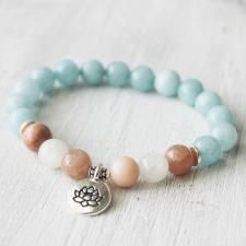 charm bracelets Ideas, Craft Ideas on charm bracelets Sunstone Moonstone, Jewelry Aquamarine, Bracelet Ocean, Ocean Bracelet, Bracelets Ideas, Lotus Jewelry, Wrist Mala, Jewelry Nature, Beads Bracelet Design