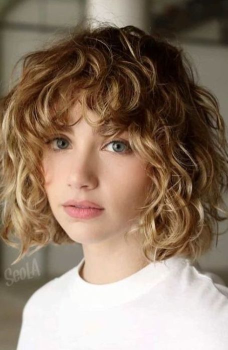 Blonde Curly Bob, Bangs Ideas, Short Permed Hair, Trendy Bob, Short Wavy Bob, Choppy Bob Haircuts, Polished Hair, Bob Hairstyles With Bangs, Bob Haircut With Bangs