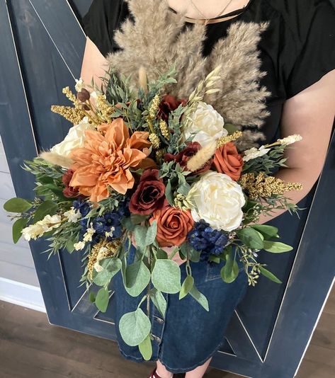 3 Bridesmaids, Oct Wedding, Brown Wedding Themes, Fall Wedding Bouquet, Rusting Wedding, Dusty Rose Wedding, Bridesmaids Bouquets, Boho Bouquet, Rustic Wedding Flowers