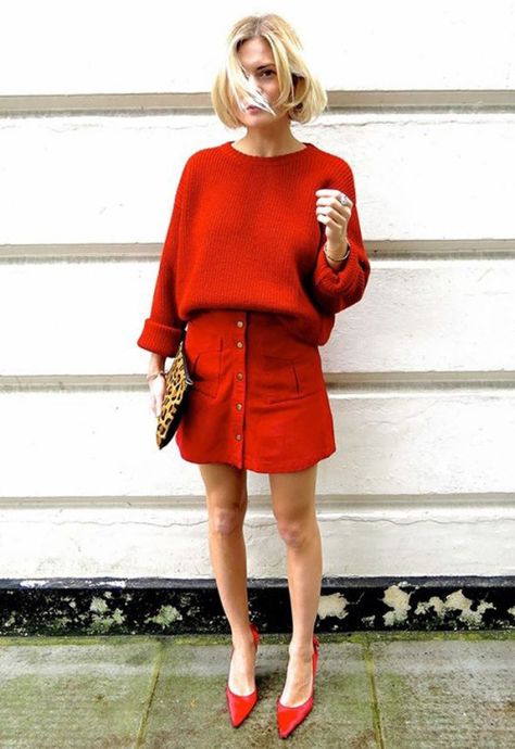 Monochromatic Outfit, Looks Street Style, Red Skirts, Red Outfit, Wearing Red, Mode Inspiration, Red Shoes, Red Sweaters, Look Fashion