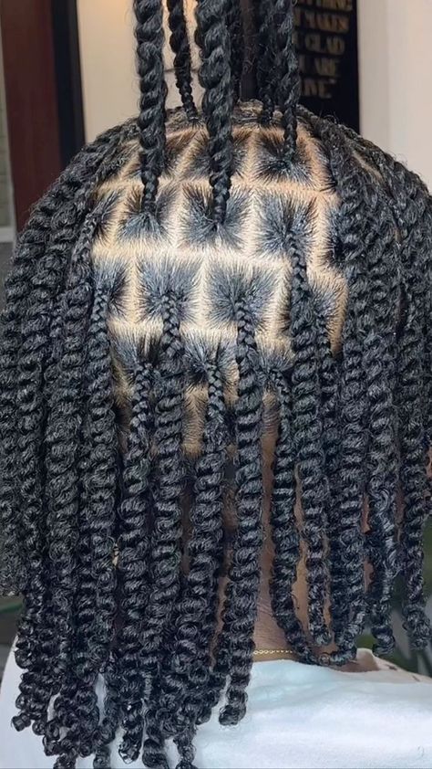 Licensed African Stylist 🇱🇷🌍 on Reels Short Kinking Braids Hair Styles, African Twist Hairstyles, Natural Hair Twists Protective, Long Hair Bridal Styles, Natural Twist Hairstyles, Natural Hair Twist Styles, Fake Hair Braids, Twist On Natural Hair, Twists On Natural Hair