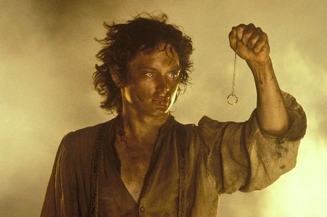 Throw it into the fire, Frodo! The Return Of The King, Frodo Baggins, Elijah Wood, New Line Cinema, Nicholas Hoult, Isaac Newton, Fellowship Of The Ring, The Lord Of The Rings, Jrr Tolkien