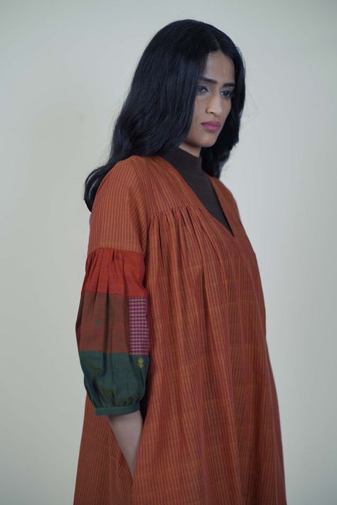 Shalini James' MANTRA. For well-fitted clothes in Indian handloom and hand-crafted textiles, look no further. Patchwork Kurti, Fitted Clothes, Accounting Principles, Indian Handloom, Kurta Cotton, Indian Kurti, Basic Jeans, Simple Frocks, Simple Kurta Designs