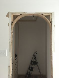 Diy Arched Closet, Black Archway Interior, Arc Opening Wall, Doorway Opening Ideas, Creating An Archway Living Rooms, Curved Doorway Ideas, Brick Around Doorway, How To Round A Doorway, Home Arches Interiors