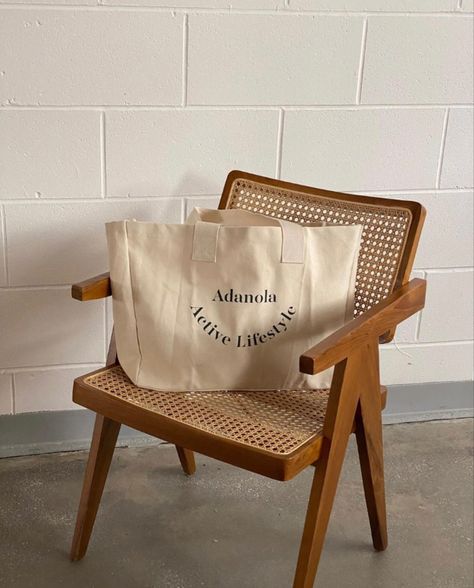 Preppy Tote Bags, Canvas Bag Design, Company Bag, Vintage Poster Design, Brown Tote Bag, Cute Wallpapers Quotes, Retro Sport, Sustainable Textiles, Street Style Outfits Men