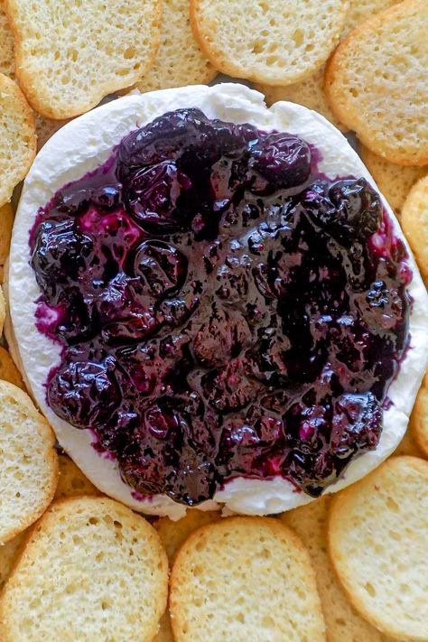 Blueberry balsamic cream cheese dip full of sweet and tangy flavors with a hint of rosemary and balsamic, served with crackers or some bruschettini. Balsamic Dip, Blueberry Balsamic, Cream Cheese Appetizer, Cream Cheese Dip, Cheese Appetizer, Cream Cheese Dips, Blueberry Cream Cheese, Appetizers Easy Finger Food, Charcuterie Inspiration