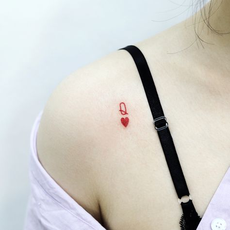 Tattoos Masculinas, Queen Of Hearts Tattoo, Meaningful Tattoos For Women, Small Girl Tattoos, Red Ink Tattoos, Heart Tattoo Designs, Red Tattoos, Temporary Tattoo Designs, Tattoo Feminina