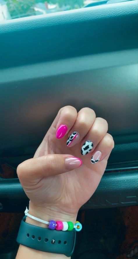 Cute Nails Western Simple, Simple Rodeo Nails, Preppy Nails Painted, Nashville Pedicure, Spring Nail Short Nails, 21st Birthday Nails Western, Western Nails Acrylic Almond, Western Bling Nails, Nails 2023 Trends Western