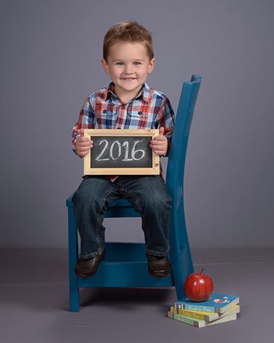 Preschool Class Pictures, Daycare School Pictures, School Portraits Preschool Photo Ideas, Preschool Picture Ideas, Preschool Pictures Ideas, Daycare Photoshoot Ideas, Preschool Photoshoot Ideas, Fall School Pictures, Preschool Picture Day