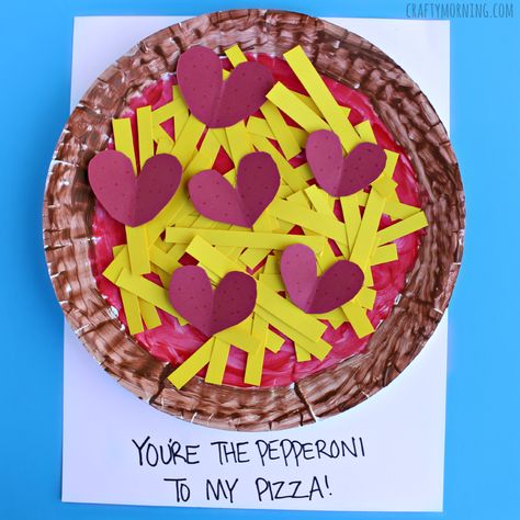 Make a fun paper plate pepperoni pizza craft for Valentines day! It says "You're the pepperoni to my pizza!" great gift idea. Heart Crafts Kids, Pizza Craft, Heart Pizza, Diy Schneemann, Crafty Morning, Christmas Wreath Craft, Paper Plate Crafts For Kids, Easy Valentine Crafts, Valentine Craft