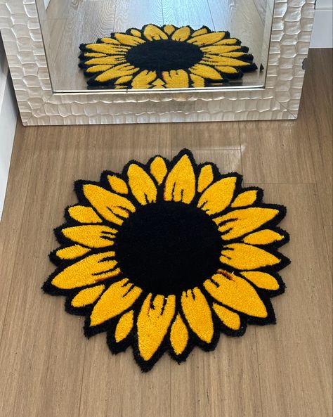 Rug Ideas Tufting, Rug Tufting Ideas Easy, Rug Making Ideas, Tufting Ideas Beginner, Tufting Rugs Ideas, Rug Tufting Ideas, Rug Design Ideas, Rug Tuft, Sunflower Rug