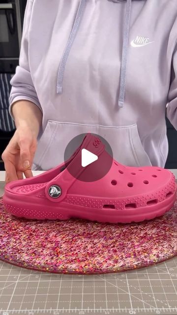 Croc Design Ideas, Crocs Decorations, Birthday Cake Tutorial, Handbag Cakes, Channel 4, Cake Tutorial, Cake Decorating, Snapchat, Sound