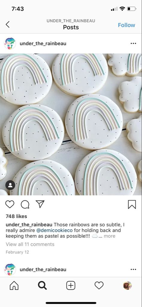 Cute Circle Cookie Decorating Ideas, Circle Birthday Cookies, Simple Round Decorated Cookies, Round Royal Icing Cookie Ideas, Circle Royal Icing Cookies Simple, Easy Circle Cookie Designs, Circle Cookies Royal Icing, Circle Sugar Cookies Decorated, Circle Cookie Designs