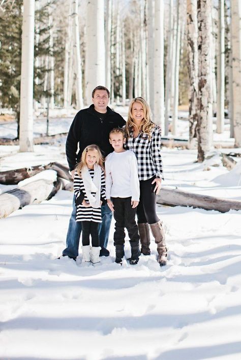 black and white clothes in family pictures plus over 100 ideas in other colors Outfit Ideas For Family Pictures, Ideas For Family Pictures, Black And White Outfit Ideas, Family Christmas Pictures Outfits, White Outfit Ideas, Winter Family Pictures, Family Photo Outfits Winter, Christmas Pictures Outfits, Family Portrait Outfits