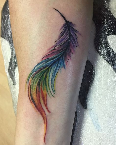 Rainbow Tattoos Pride, Feather Tattoo Colour, Tattoo Bunt, Lgbt Tattoo, Alas Tattoo, Feather Tattoo Meaning, Phoenix Bird Tattoos, Tato Dengan Makna, Pride Tattoo