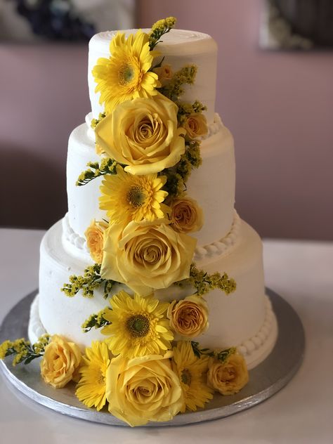 Wedding Cake With Yellow Roses, Round Wedding Cake, Smooth Buttercream, Yellow Wedding Cake, 4 Tier Wedding Cake, Round Wedding Cakes, Green Cake, Buttercream Icing, Yellow Cake