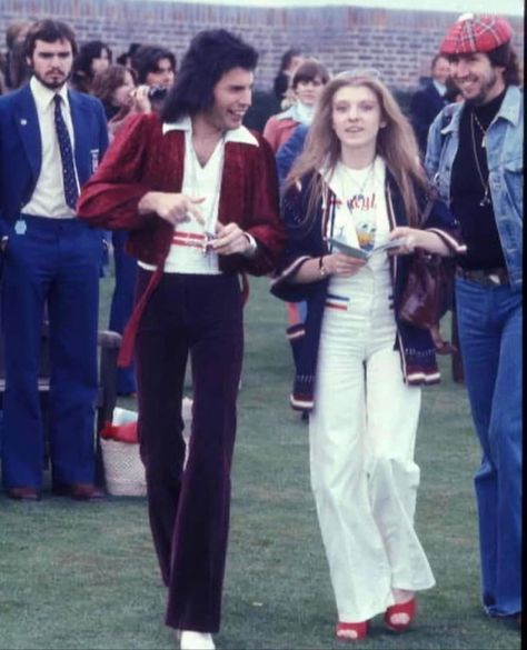 Freddie Mercury And Mary Austin, Mary Austin Freddie Mercury, Freddie My Love, Mary Austin, Race Course, Photography Movies, Queen Photos, Queen Pictures, Queen Freddie Mercury