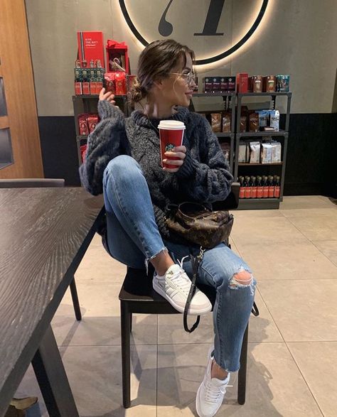 Rainy Day Outfit For School, Cold Day Outfits, Rainy Day Fashion, Cold Weather Outfit, Instagram Baddie, Estilo Indie, Outfit Chic, Chic Fall Outfits, Dinner Outfits