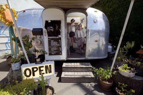 Mobile Hair Salon, Mobile Beauty Salon, Hair Salon Furniture, Beauty Van, Airstream Bambi, Home Hair Salons, Airstream Trailer, Airstream Interior, Mobile Beauty