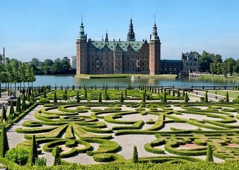 Denmark Castles, Denmark Landscape, Copenhagen Travel, Sweden Travel, Castle Garden, Garden Architecture, Nightlife Travel, Travel Outdoors, England Travel