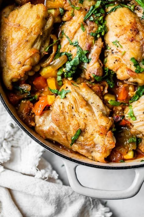 Ratatouille Baked Chicken Stew Chicken Recipe, Classic French Dishes, Yummy Chicken, French Dishes, Skinny Taste Recipes, Baked Chicken Recipes, Company Meals, Chicken And Vegetables, Stew Recipes