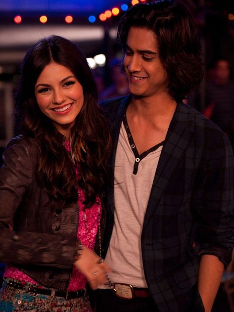 Tori And Beck, Victorious Tori, Victoria Justice Victorious, Victorious Nickelodeon, Icarly And Victorious, Beck Oliver, Victorious Cast, Tori Vega, Avan Jogia