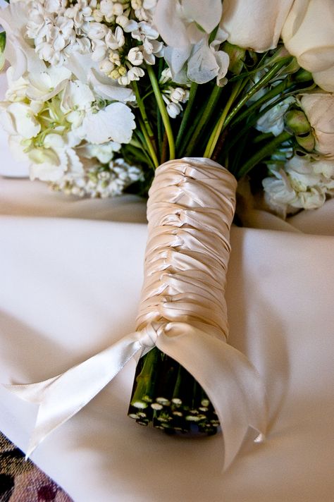 Bouquet- I like the way the ribbon is tied Love that color for a wedding dress Wedding Bouquet Ribbon Wrap, Stem Decorations, Bouquet Ribbon Wrap, Bridal Bouquet Handle, Wrap Bouquet, Wedding Bouquet Ribbon, Wrapping Bouquet, Handle Ideas, Ribbon Wrapping