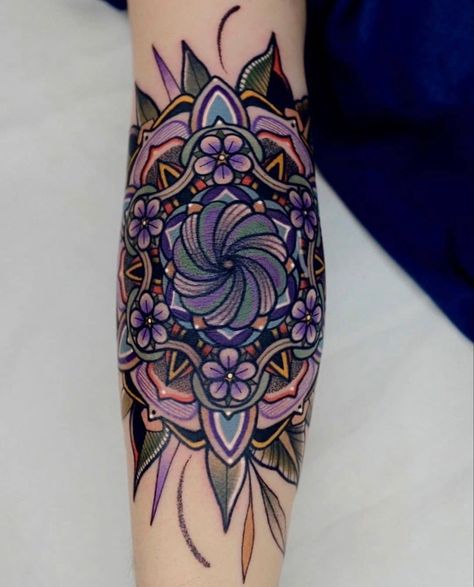 Traditional Tattoo Elbow, Above Elbow Tattoo, Floral Arm Tattoo, Purple Tattoos, Traditional Tattoo Flowers, Elbow Tattoo, Tattoo Magazine, Elbow Tattoos, Knee Tattoo