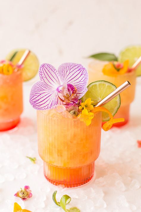 Pineapple Mango Rum Punch, Rum Punch Cocktail, Rum Punch Recipe, Bachelorette Party Drinks, Mango Rum, Rum Punch Recipes, Tropical Cocktails, Punch Cocktails, Punch Recipe