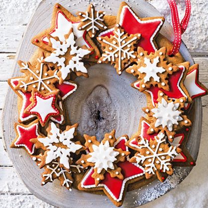 Christmas Bakes Gifts, Christmas Star Biscuits, Cookie Wreath Christmas, Christmas Biscuit Ideas, Iced Biscuits Ideas, Christmas Iced Biscuits, Christmas Biscuits Decorated, Edible Centrepiece, Star Cookies Decorated