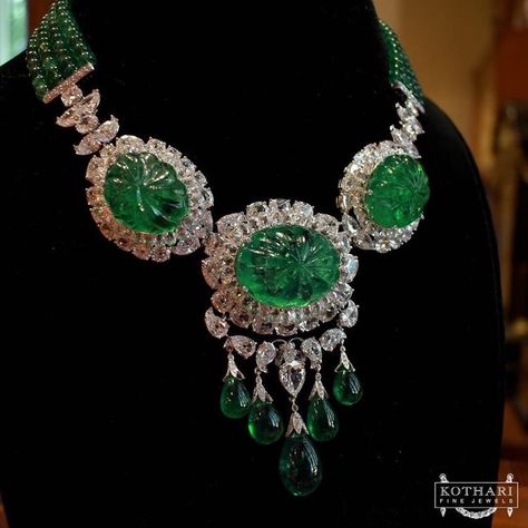 Statement Diamond Necklace, Sridevi Jewellery, Emeralds Necklace, Emerald Diamond Necklace, Emerald And Diamond Necklace, Diamond Necklace Gift, Scale Jewelry, Diamond Cross Necklace, Cross Necklace Sideways