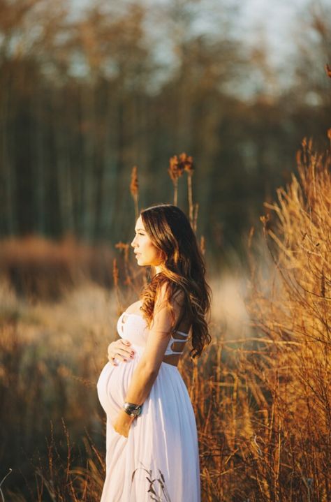 Maternity Shoot Wildflowers, Maternity Pictures For Single Moms, Single Mom Maternity Photography Poses, Fall Maternity Photos Single Mom, Maternity Poses Mom Only, Single Maternity Photo Shoot Ideas, Maternity Picture Poses Single, Maternity Photography Poses Single, Outdoor Maternity Photos Single Mom