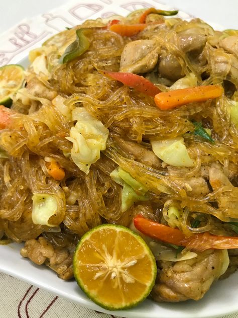 How to make Sotanghon Guisado also known as bean tread, cellophane or glass noodles. Sotanghon Guisado Recipe, Sotanghon Recipe, Sotanghon Guisado, Chicken Sotanghon, Sotanghon Soup, Chicken Sotanghon Soup, Pilipino Food Recipe, Guisado Recipe, Phillipino Food