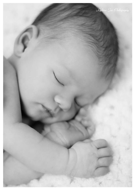 Newborn Photo Pose, Photo Bb, Vogue Kids, Foto Newborn, Baby Fotografie, Newborn Photography Poses, Newborn Pics, Newborn Baby Photoshoot, Baby Sleep Problems