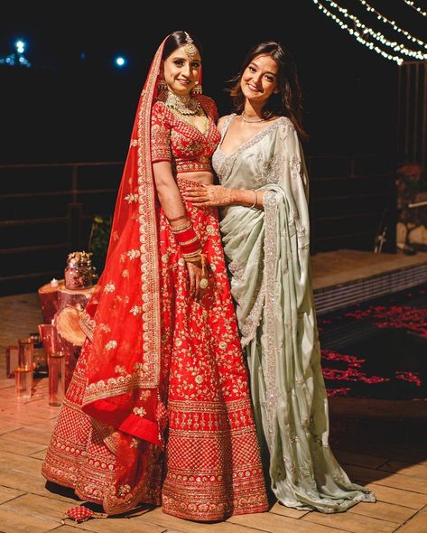 Tips For Bride’s Sister To Slay Her Look At The Wedding Himadri Patel, Bride Sister Outfit, Bride Sister Dress, Dress For Bride Sister, Saree Outfit, Engagement Dress For Bride, Bridal Pose, Brides Sister, Sister Of The Bride