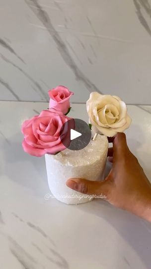 How To Make A Fondant Rose, Edible Roses For Cake, Easy Fondant Roses Tutorial, How To Make Flowers Out Of Fondant, Fondant Flowers On Cake, How To Make Fondant Roses, Fondant Roses Easy, How To Make Fondant Flowers, Fondant Cake Designs Ideas