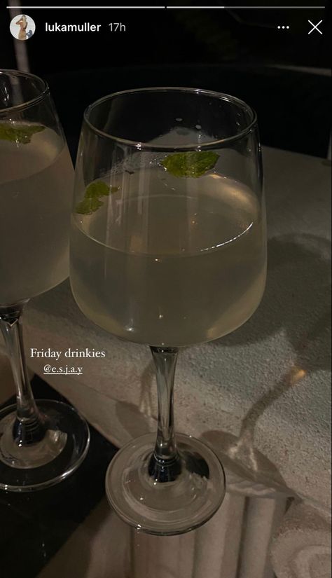 Cocktail Ig Story, Going Out Instagram Story, Drinks Story Instagram, Cocktail Instagram Stories, Night Drinks Instagram Story, Cocktails Instagram Story, Wine Ig Story, Weekend Story Instagram, Party Ig Story