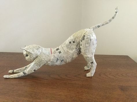 Made for a lover of cats and the Telegraph crosswords. Paper mâché. Joanna Warburton Paper Mache Sculpture Ideas, Cat Paper Mache, Ombre Techniques, Paper Mache Projects, Paper Mache Animals, Animal Art Projects, Paper Art Sculpture, Paper Mache Clay, Sculpture Art Clay