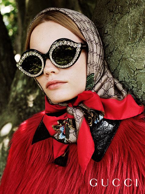 Covered up in the Gucci Garden with the GG print silk scarf and black cat eye sunglasses studded with diamond style stones. Gucci Scarf, Gucci Gifts, Gucci Eyewear, Gucci Fashion, Luxury Sunglasses, Gucci Sunglasses, Gucci Black, Designer Sunglasses, Look Fashion