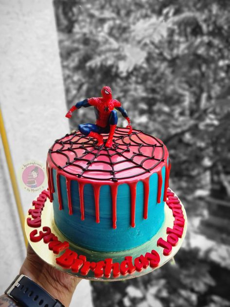 Cake Designs Birthday Spiderman, Simple Spiderman Birthday Decorations, Spiderman Cake Decorations, Spider Man Drip Cake, Chocolate Spiderman Cake, Spiderman Drip Cake, Spiderman Bday Cake, Easy Superhero Cake, Small Spiderman Cake