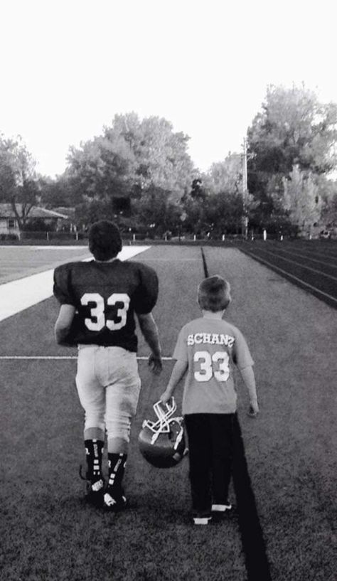 Football Photography Sports Photo Brother's Siblings Football Field Family Pictures, Football Sibling Pictures, Brother Football Pictures, Mom And Son Football Photo Ideas, Senior Football Photography, Photography Brothers, Throwing A Football, Scotland Men, Football Poses