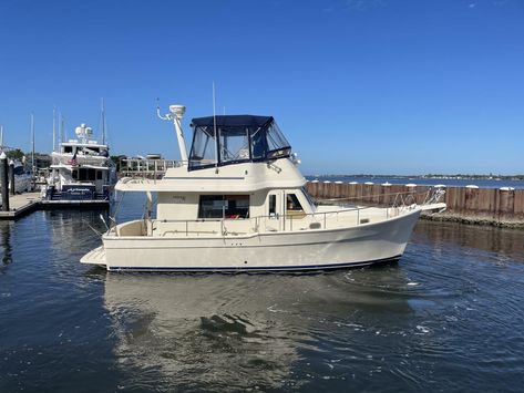 Trawler Yachts For Sale, Trawler Yacht, Trawlers For Sale, Used Yachts For Sale, Great Loop, Waste Tanks, Propane Grill, Cabin Cruiser, Single Wide