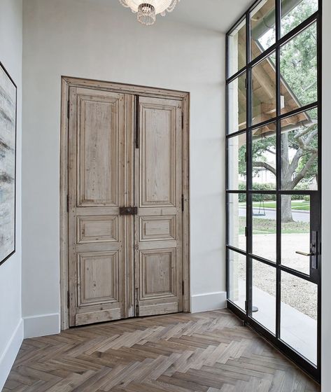 Juxtapose Architecture, Open Entryway, Antique French Doors, House Doors, Design Del Prodotto, Bathroom Doors, French House, First Impressions, Floor Design