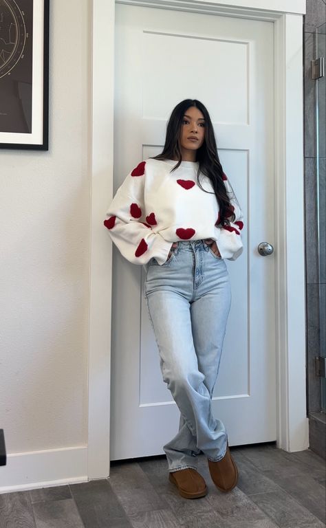 White Tee And Blue Jeans Outfit, How To Style A Sweater With Jeans, Sweater With Wide Leg Jeans, Ugg Slippers Outfit Tasman, Casual Valentines Outfit, White Knit Sweater Outfit, Outfits For The Weekend, Trendy Uggs, Outfit For Valentines Day