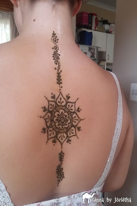 Henna Tattoo Designs Back For Women, Back Henna Tattoo Spine, Henna Tattoo Designs On Thigh, Spine Henna Designs, Henna Back Tattoos, Henna Designs On Back, Henna Spine Tattoo, Henna Back Designs, Henna Designs Spine