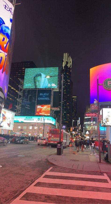 Toronto Canada At Night, Downtown Toronto Aesthetic Night, Toronto Downtown Night, Canada Houses Toronto, Toronto Night Aesthetic, Downtown Toronto Aesthetic, Downtown City Aesthetic, Toronto At Night, Toronto Aesthetic