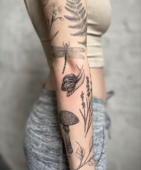 Botanical Tattoo Sleeve, Natur Tattoo Arm, Neat Tattoos, Snail Tattoo, Worst Tattoos, M Tattoos, Ancient Tattoo, Bad Tattoos, Botanical Tattoo